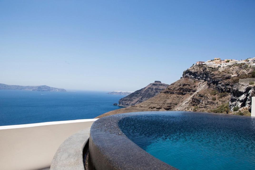 Porto Fira Suites Екстериор снимка