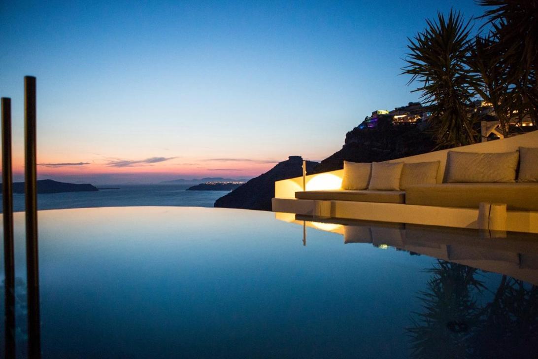 Porto Fira Suites Екстериор снимка