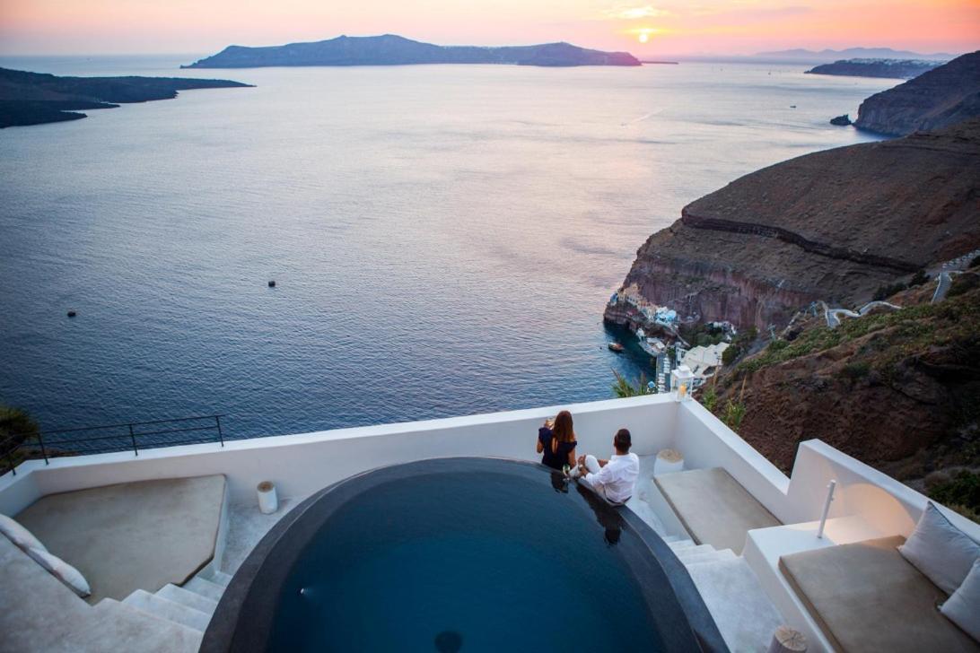 Porto Fira Suites Екстериор снимка