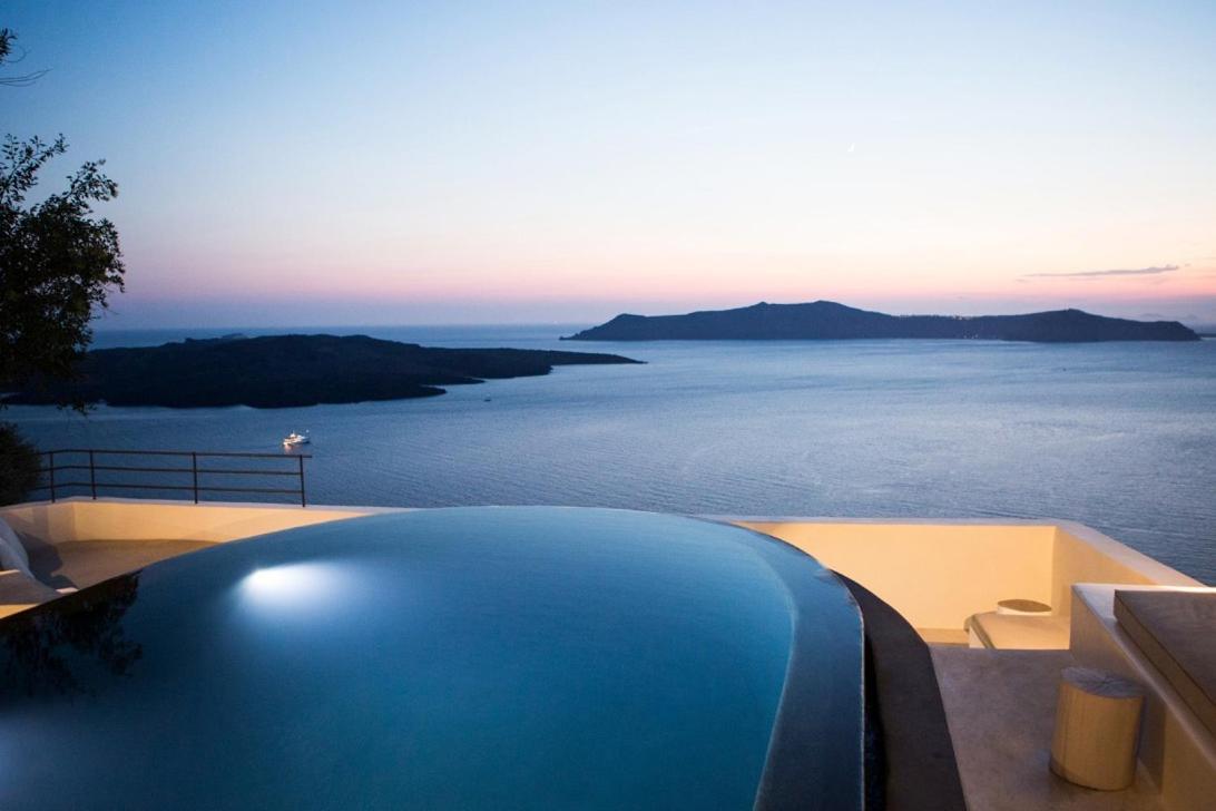 Porto Fira Suites Екстериор снимка