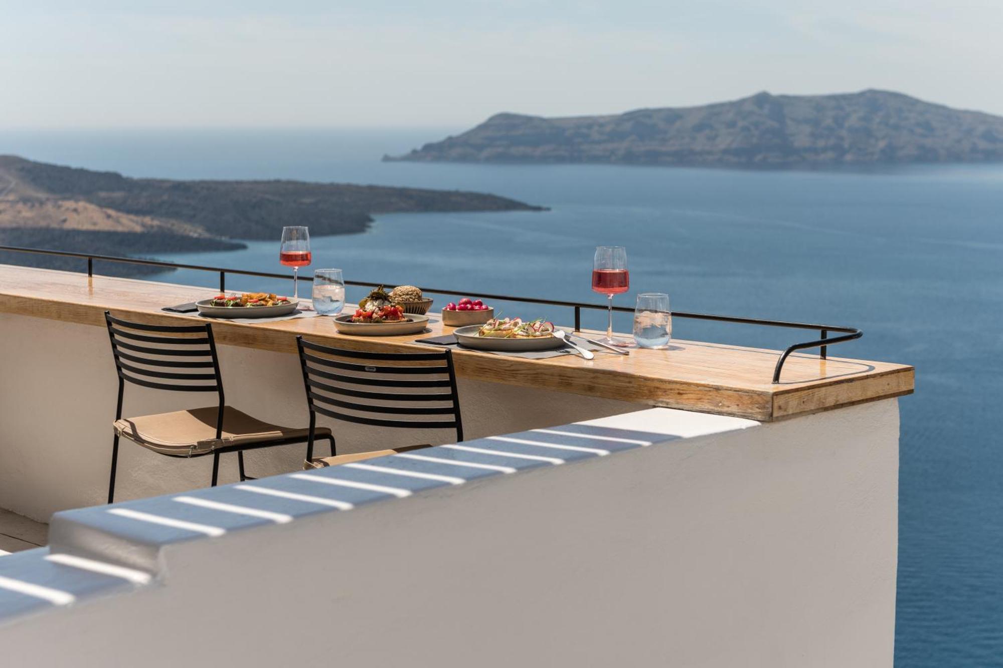 Porto Fira Suites Екстериор снимка