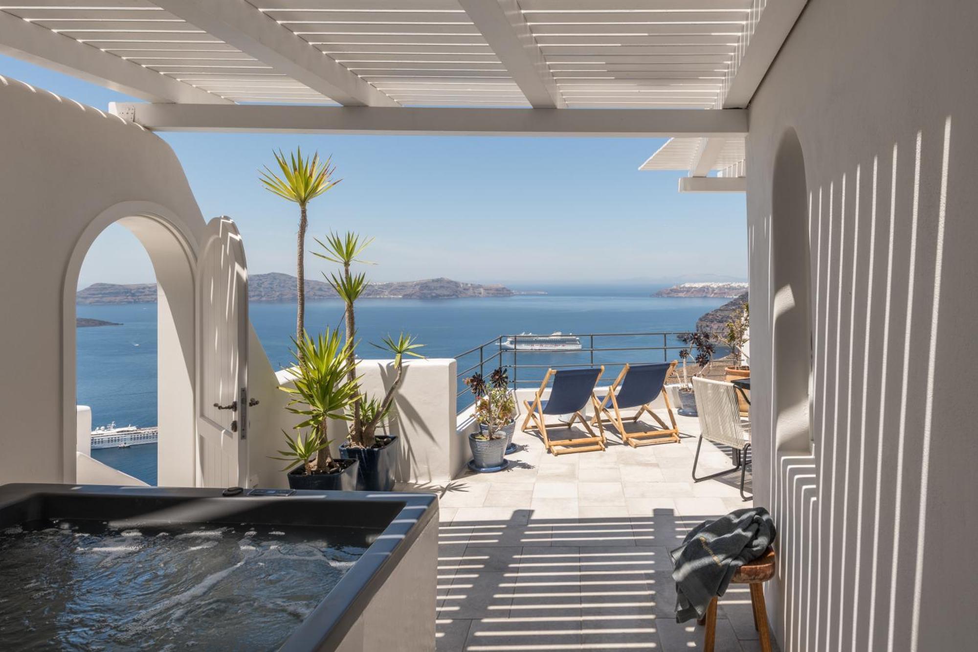 Porto Fira Suites Екстериор снимка