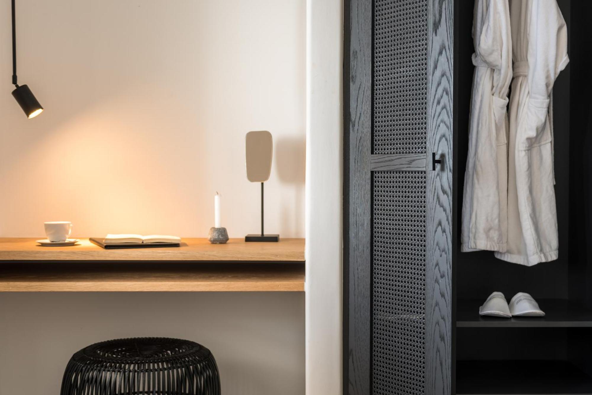 Porto Fira Suites Екстериор снимка