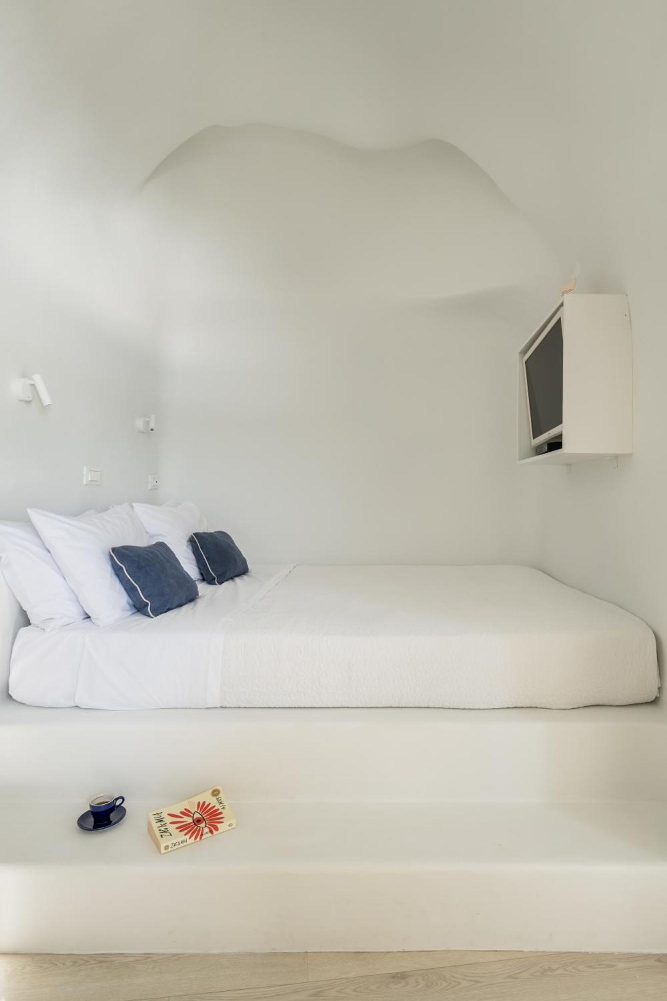 Porto Fira Suites Екстериор снимка