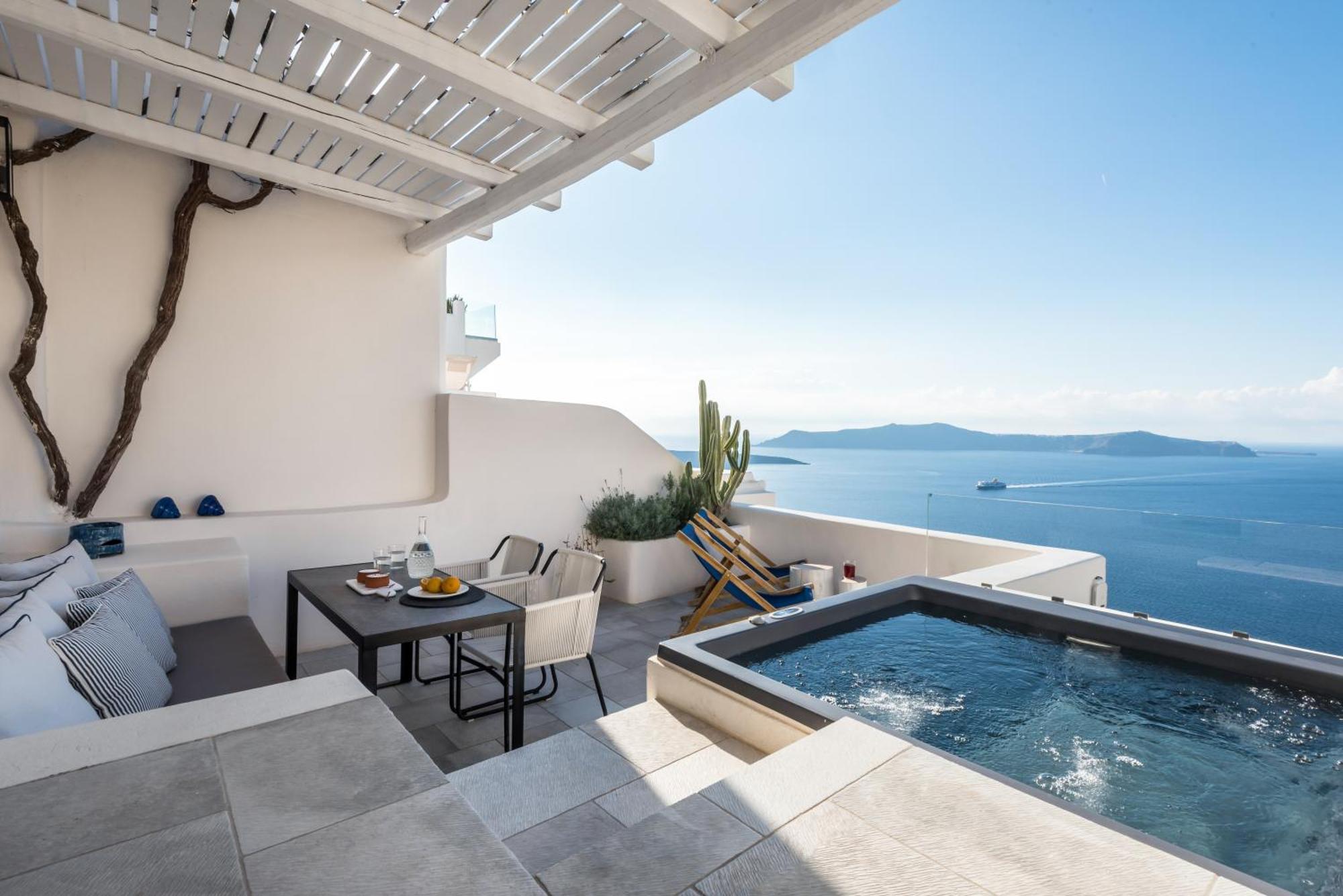 Porto Fira Suites Екстериор снимка