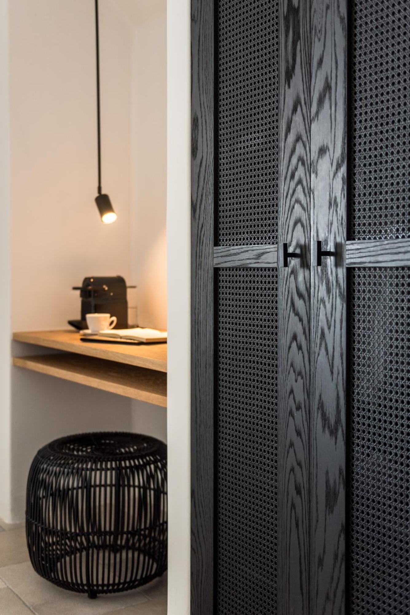 Porto Fira Suites Екстериор снимка