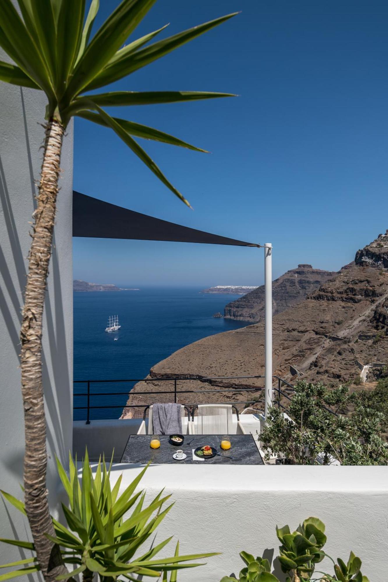 Porto Fira Suites Екстериор снимка