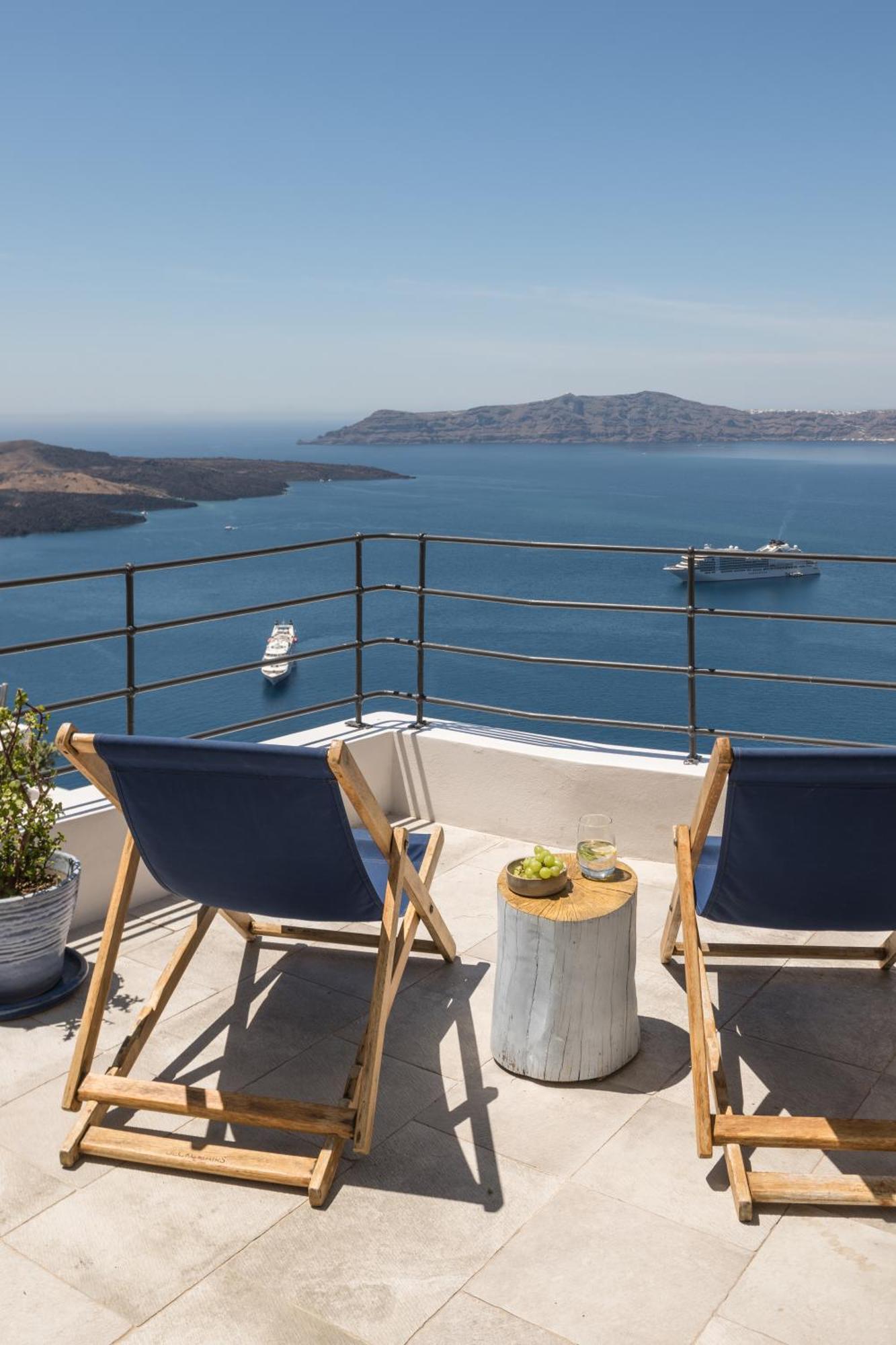 Porto Fira Suites Екстериор снимка