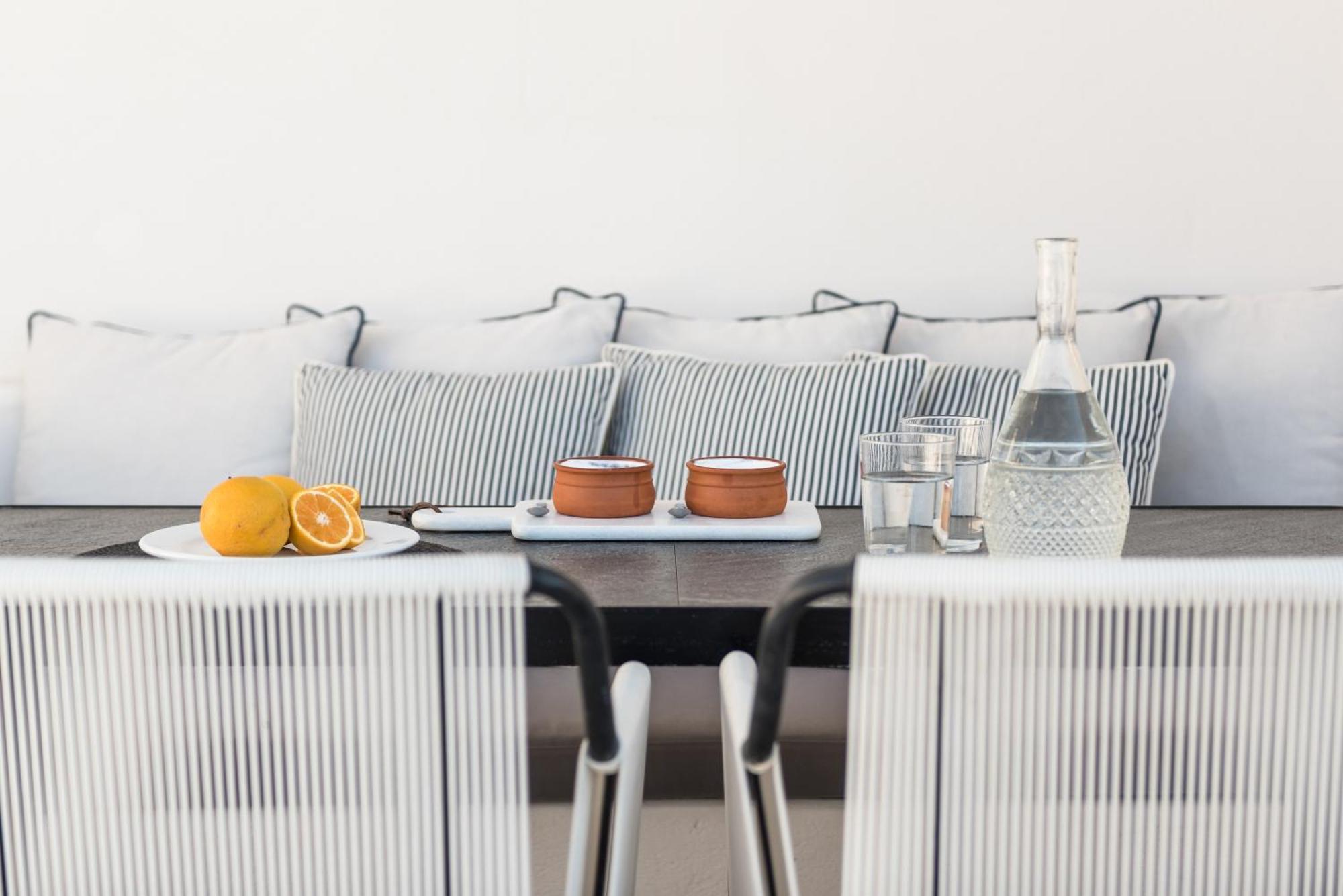 Porto Fira Suites Екстериор снимка