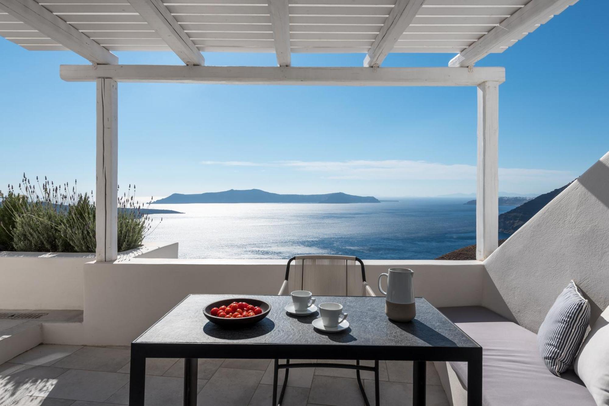 Porto Fira Suites Екстериор снимка