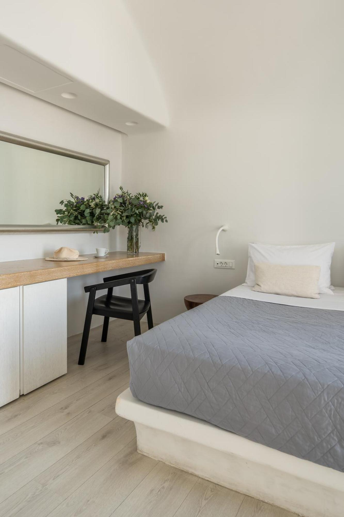 Porto Fira Suites Екстериор снимка