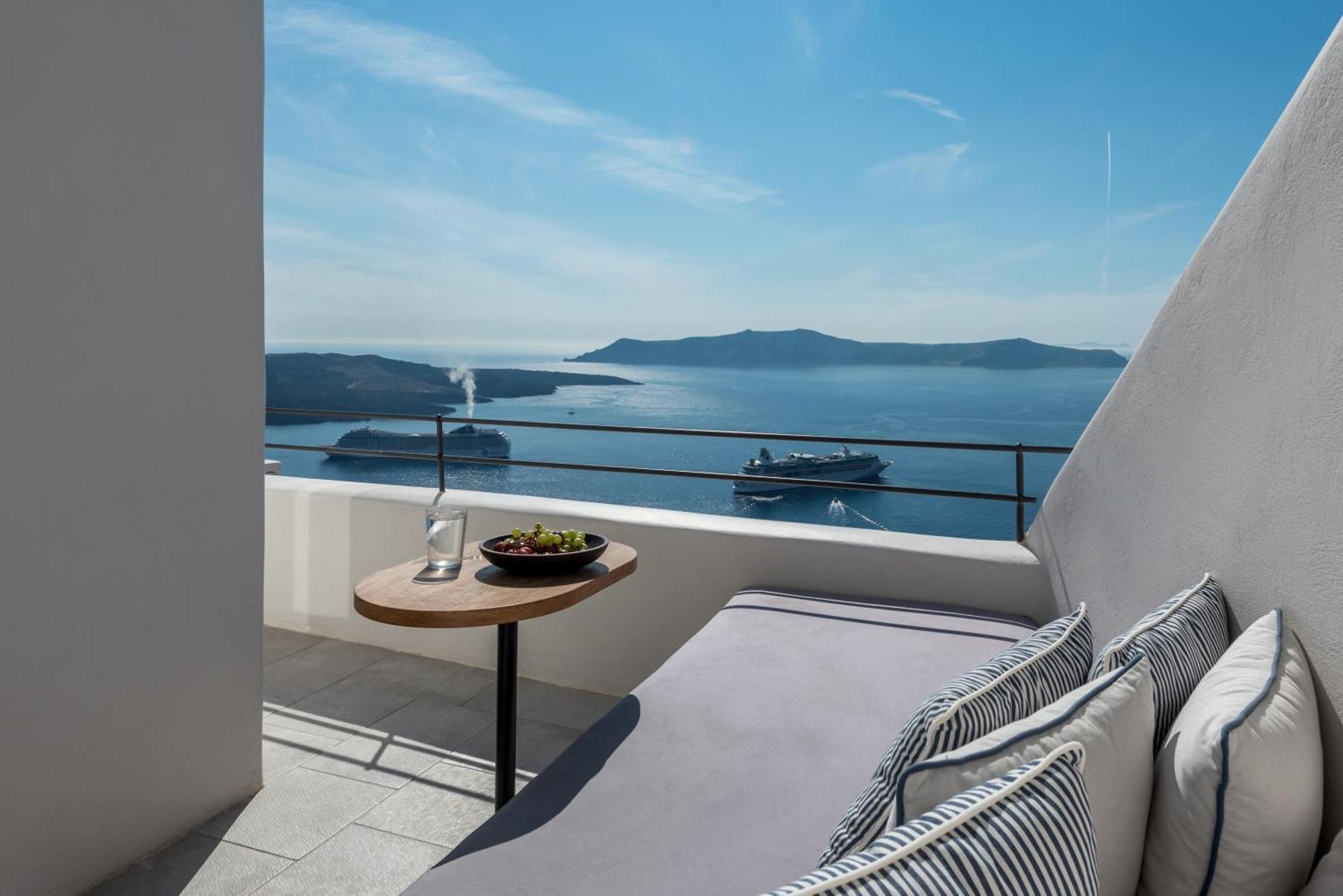 Porto Fira Suites Екстериор снимка