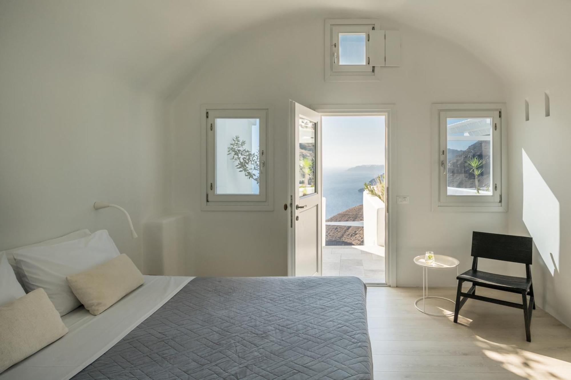 Porto Fira Suites Екстериор снимка