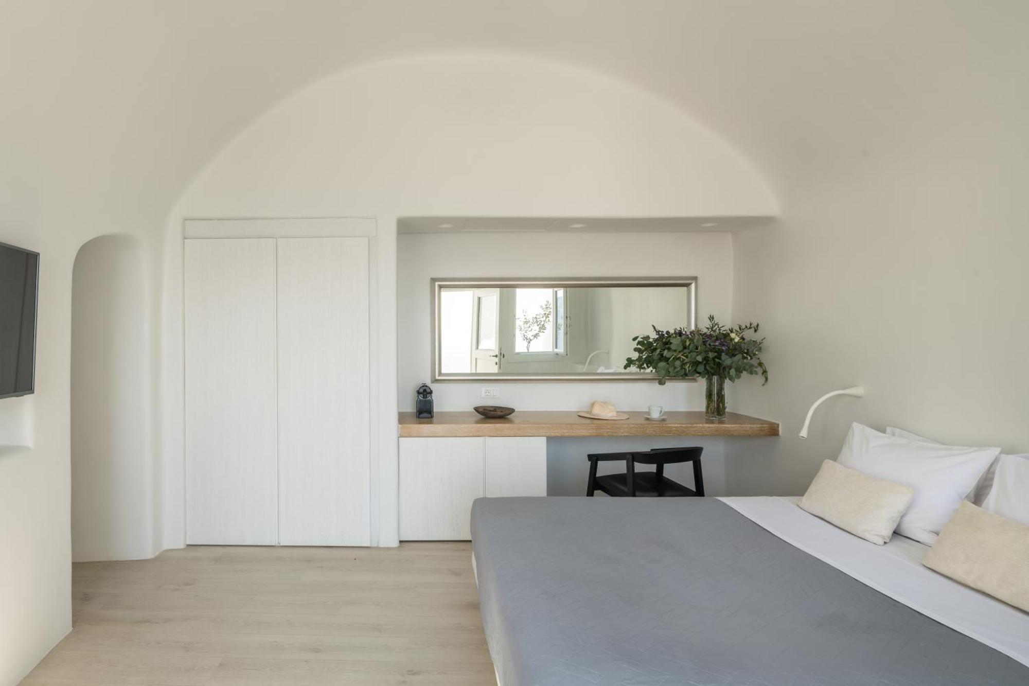 Porto Fira Suites Екстериор снимка