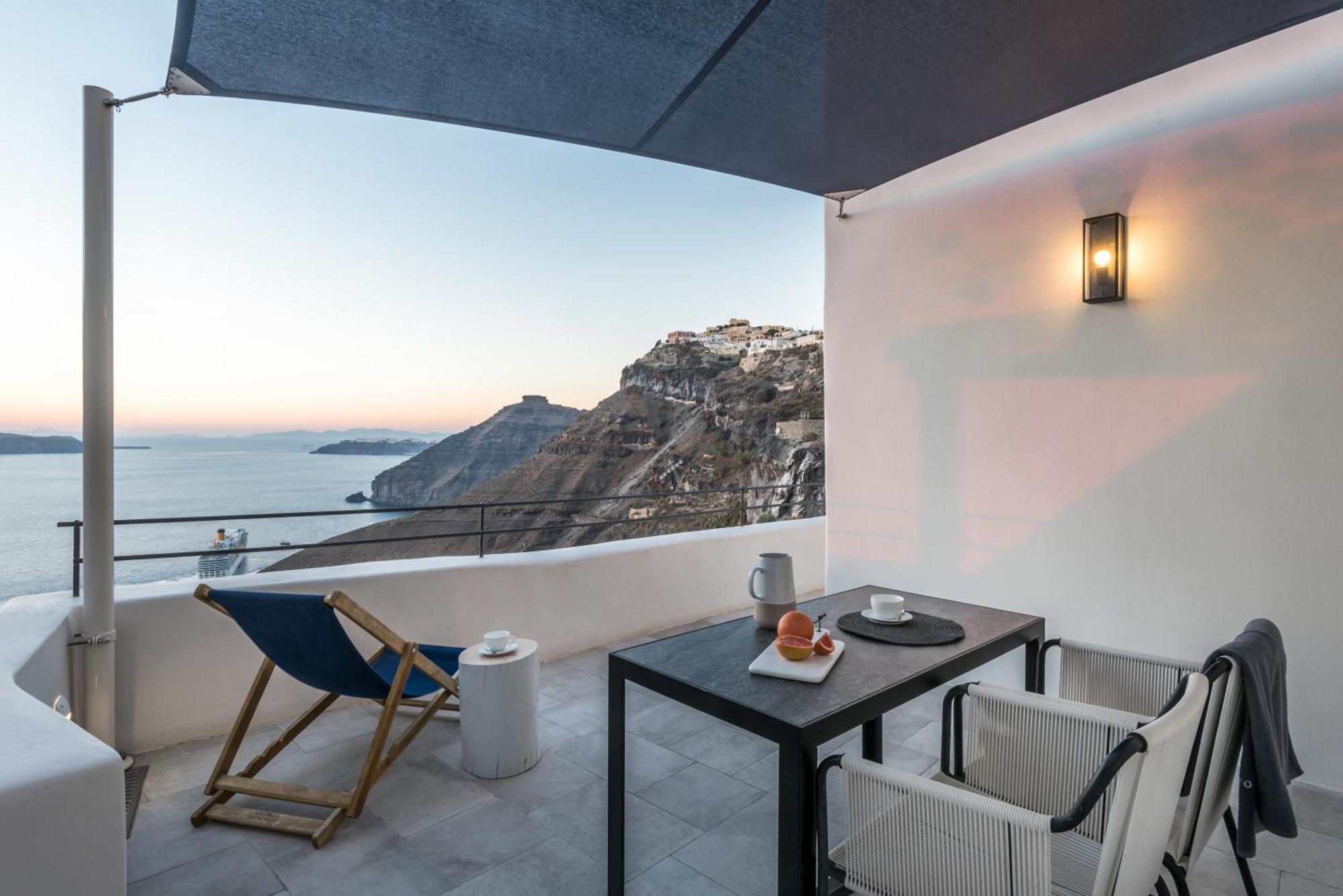 Porto Fira Suites Екстериор снимка