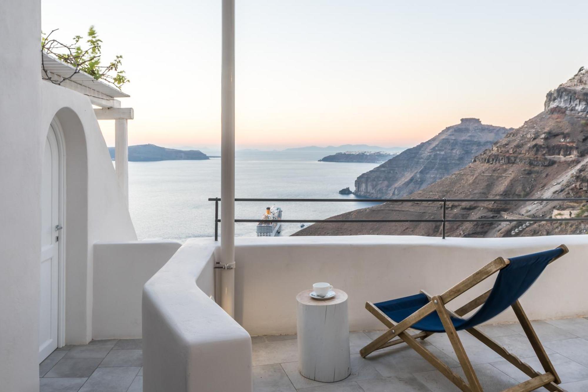 Porto Fira Suites Екстериор снимка