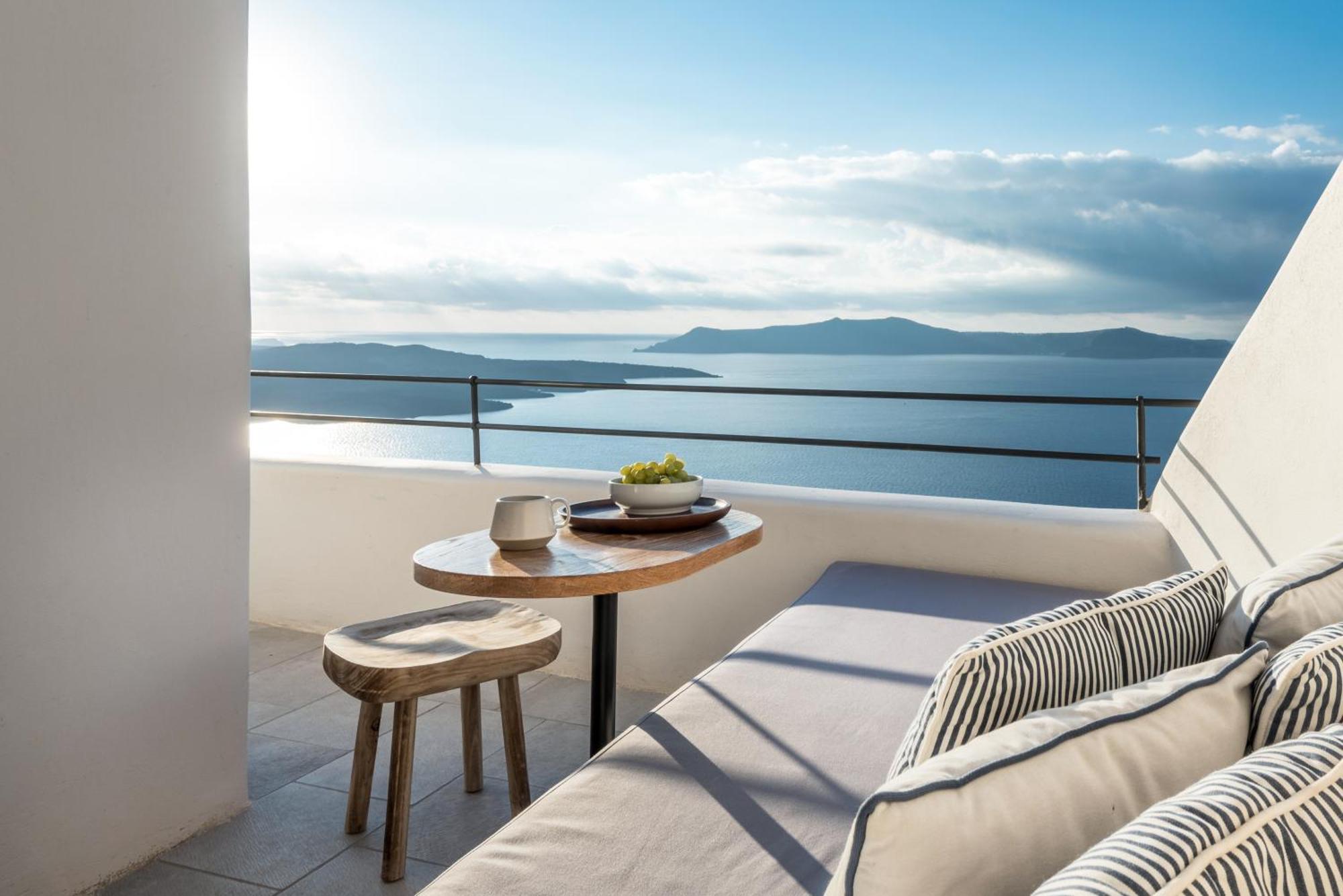 Porto Fira Suites Екстериор снимка