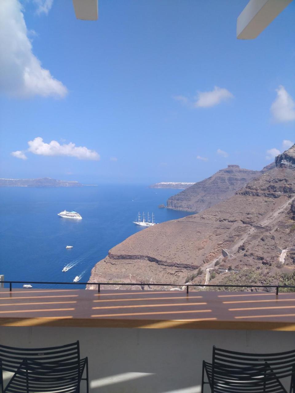 Porto Fira Suites Екстериор снимка